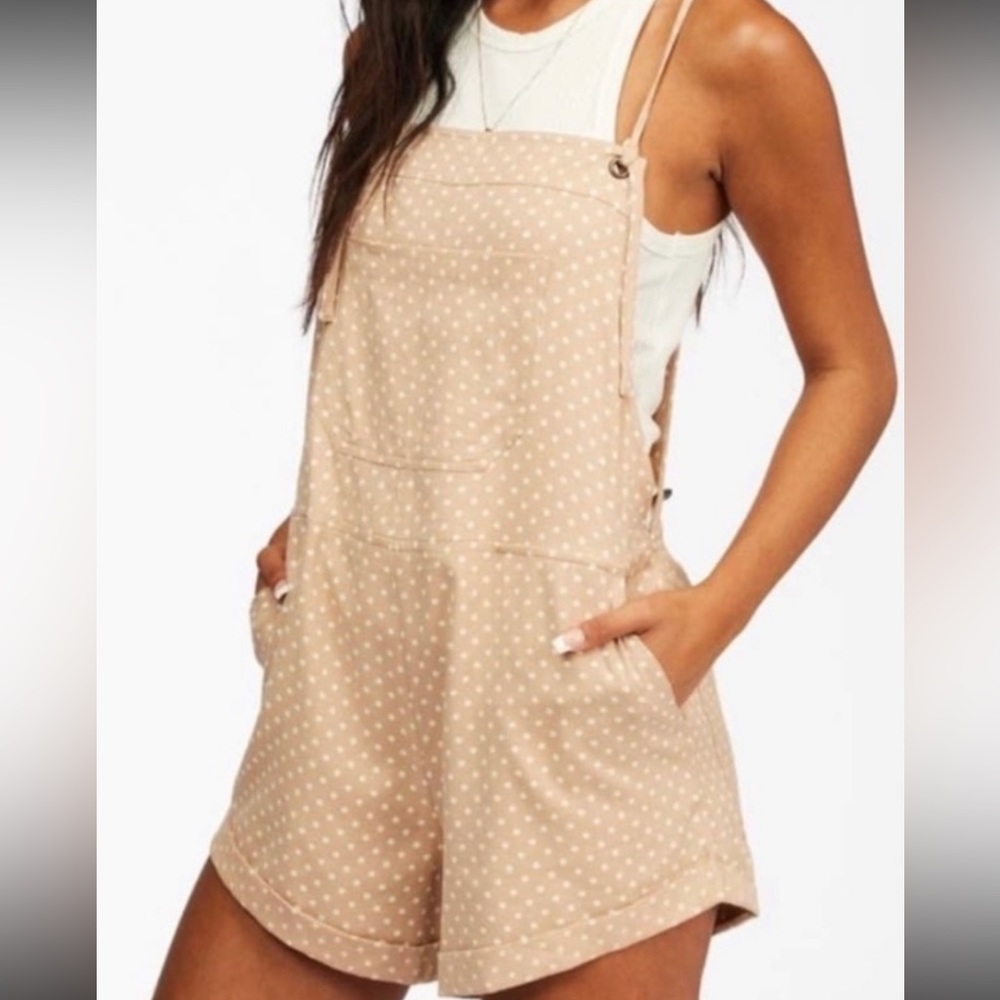 Billabong beige and white adorable romper!
